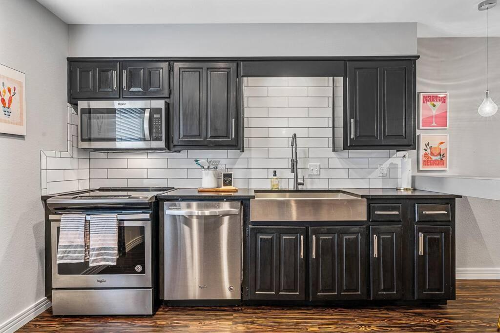 Luxe Condo In City Center Уако Екстериор снимка