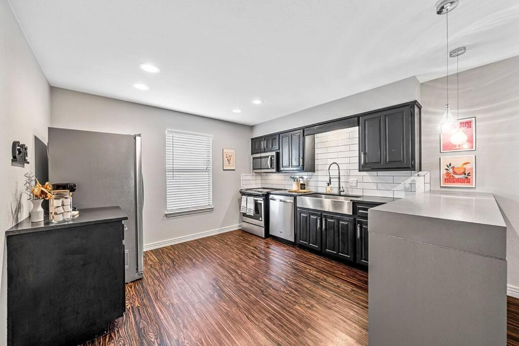 Luxe Condo In City Center Уако Екстериор снимка