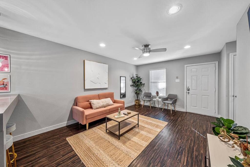Luxe Condo In City Center Уако Екстериор снимка