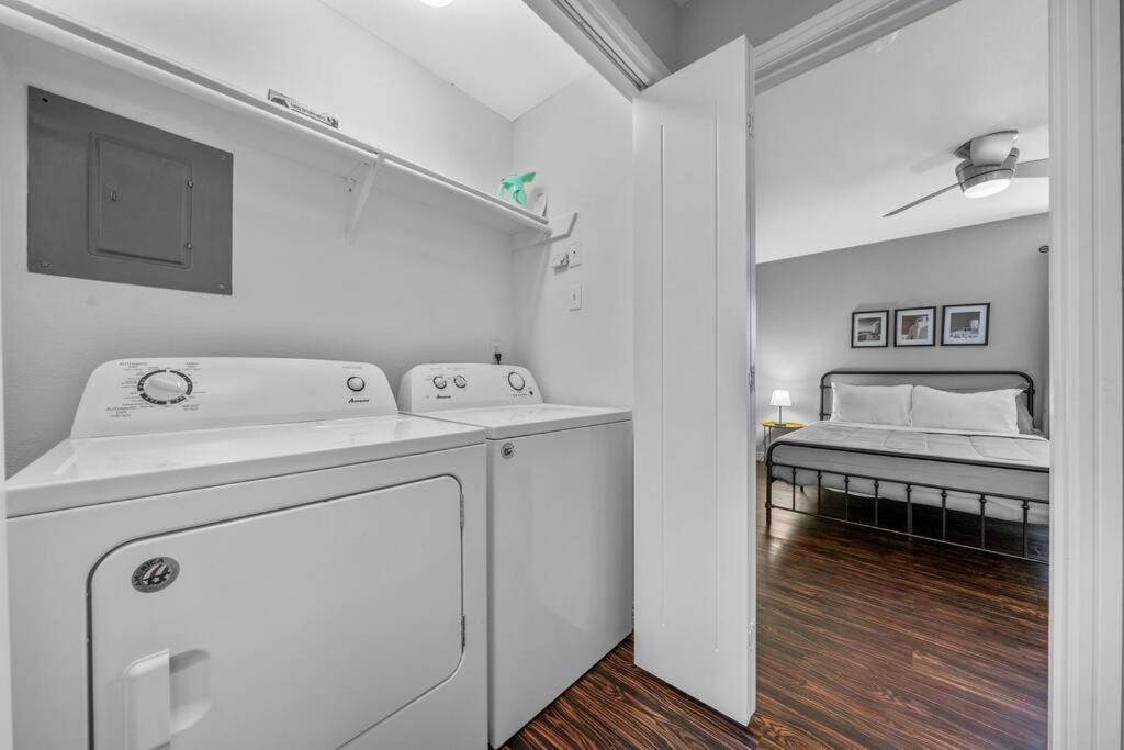 Luxe Condo In City Center Уако Екстериор снимка